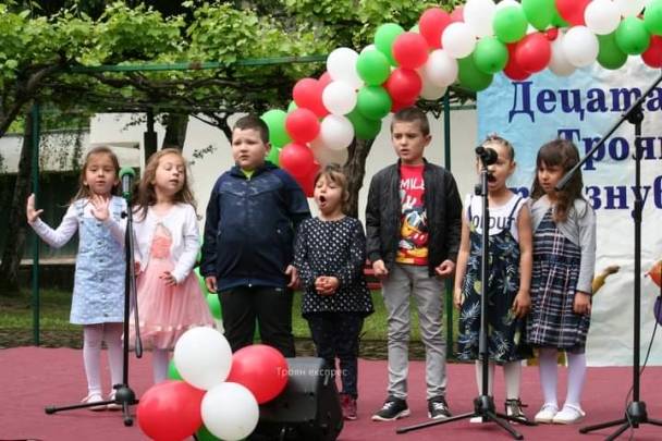 Детски празник в НИХЗИ – Орешак и куклен театър в троянските детски градини за 1 юни